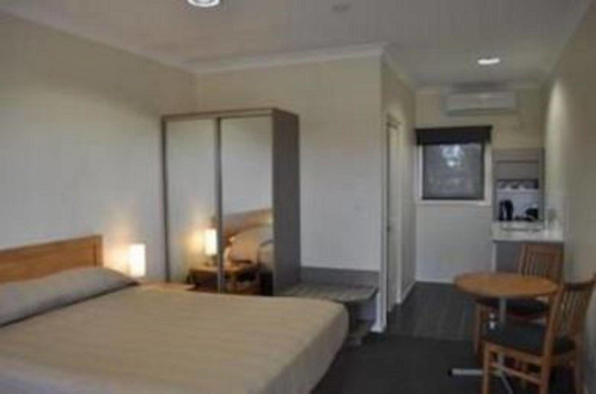 Comfort Inn Bishops Lodge Hay Esterno foto